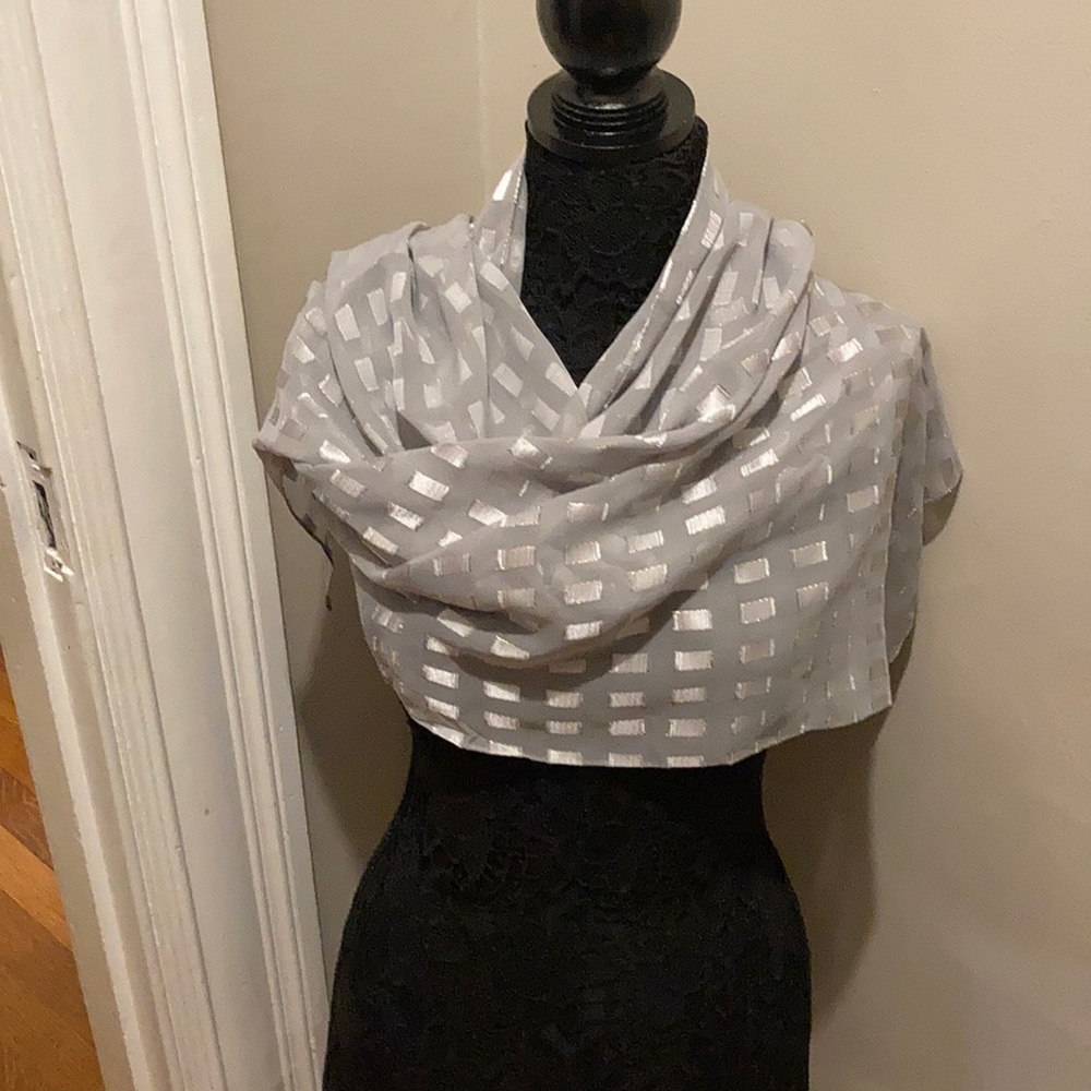 NWT beautiful silver wrap.